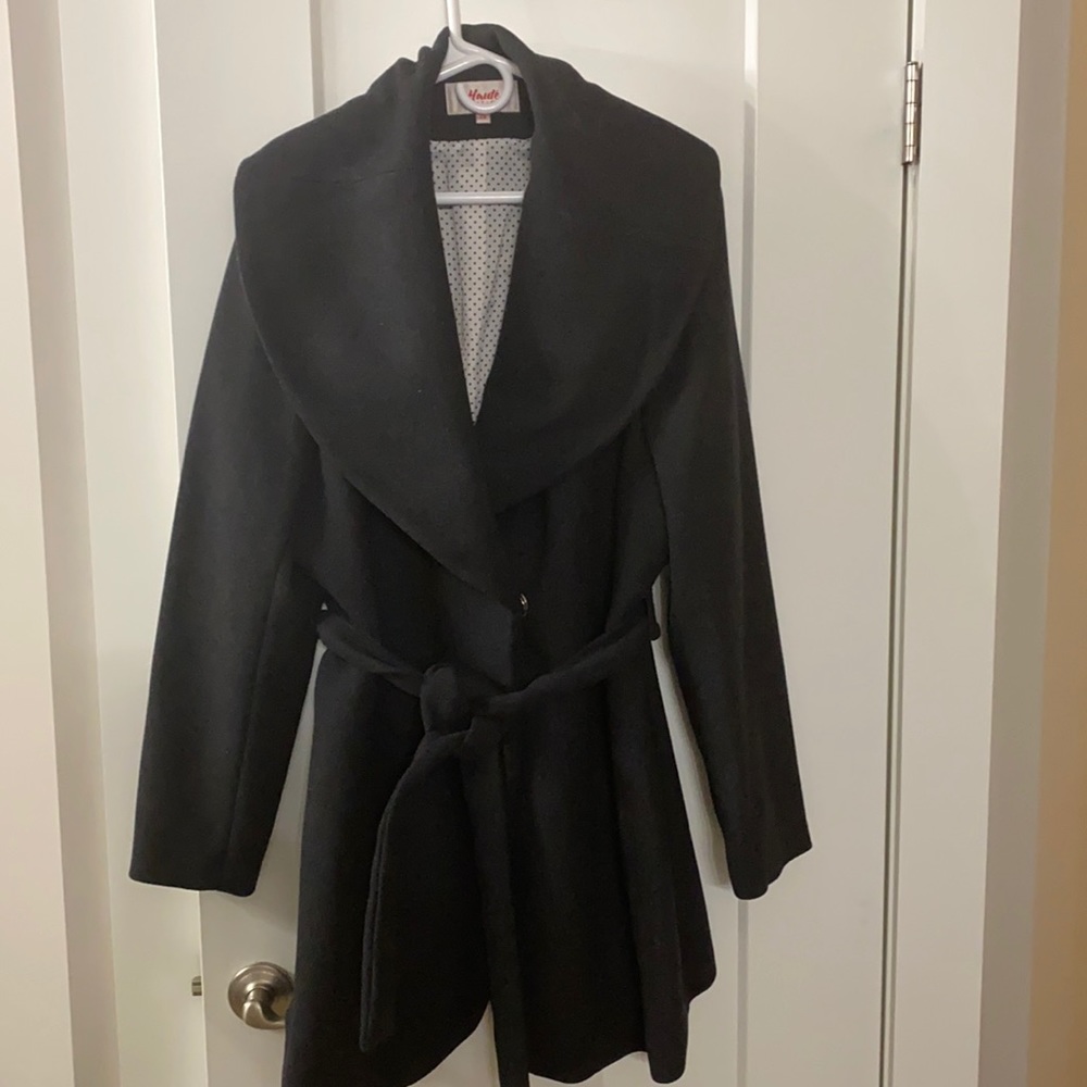 Like new, worn once. Prefer longer coats so just hangs in the closet